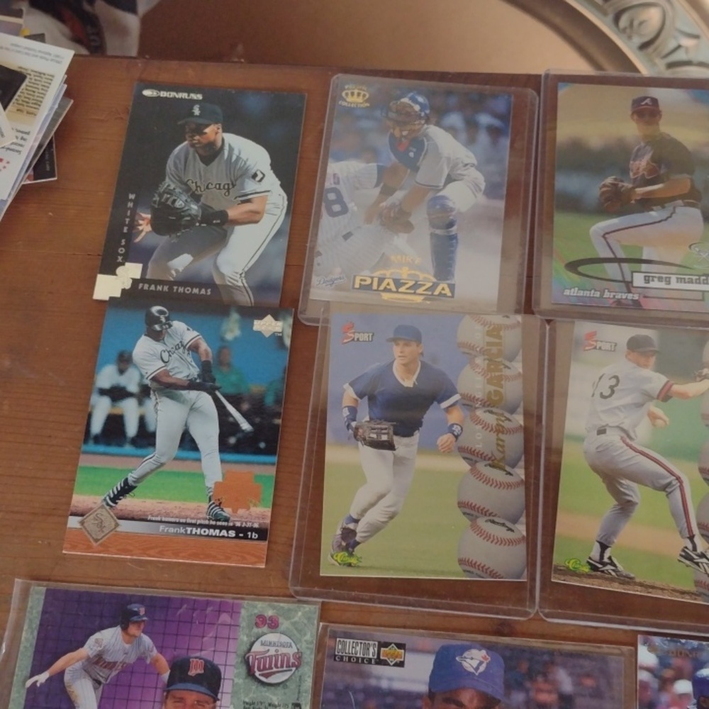 Assorted Baseball Trading Cards Collection - Picture 5 of 5